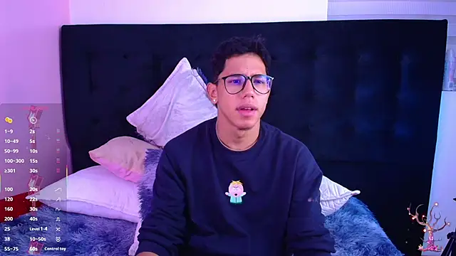 RyanPricee live cam screenshot malefemale on Gratis Show – Free Live Cams