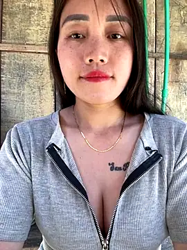 chipp-bong live cam screenshot female on Gratis Show – Free Live Cams