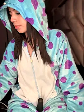 Laura-Khalifa Live Webcam on Stripchat