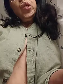  NakedMILFx chat room