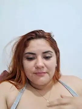 girl_redhead_bigtits