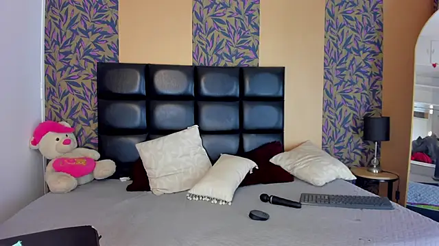 hinata_itachi Live Webcam on Stripchat