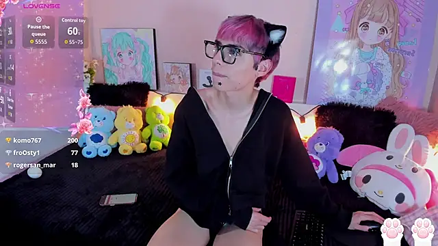 Strawberry_Kitty... Live Webcam on Stripchat