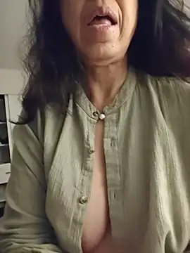 NakedMILFx Live Webcam on Stripchat