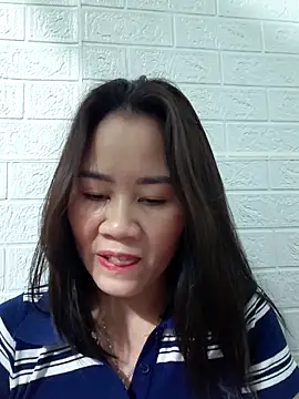 Singlemom69x Live Webcam on Stripchat