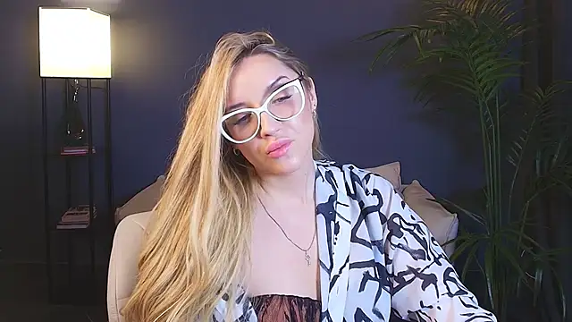 _Mi1a_ live show on StripChat 