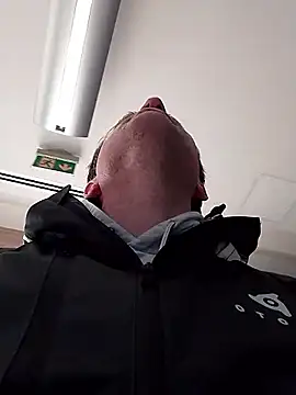 openlegsforyou (Ask my age) - Cum