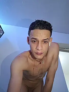 ethanho0t (Ask my age) - Make me cum 💦💦😋