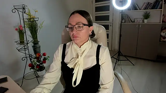 vika73 (F mature) - type - ​menu ​and ​private ​active