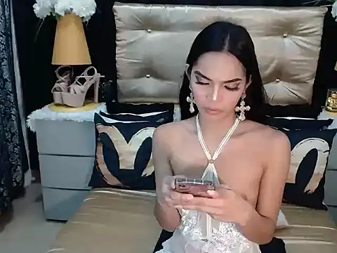 sexypetiteara - SexyPetiteAra's free webcam - UK Sex Cams