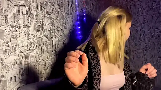 SophieLorein live show on StripChat 