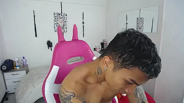 Leonard_Price live cam screenshot male from Venezuela on Gratis Show – Free Live Cams