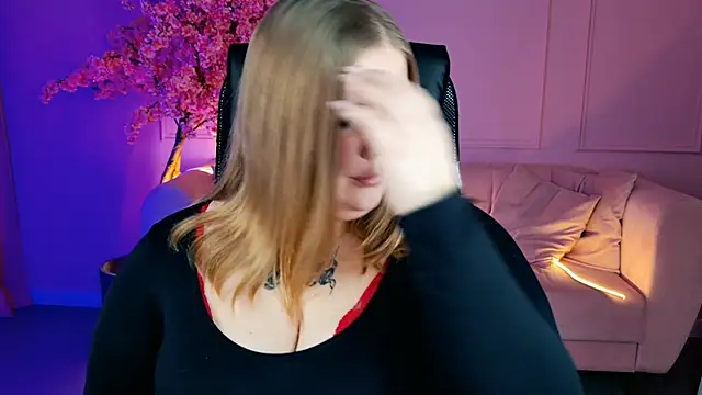 SladaDell webcam stripchat model stream image