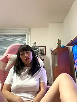 alanarius18 (F milf) - boobs show🔥🔥