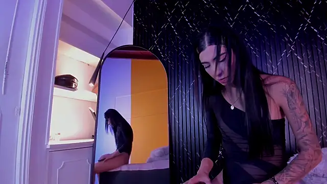 miss_ariaa (T young) - show pussy doggy style 👀🍑