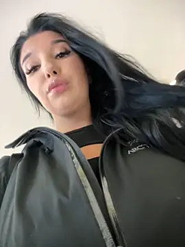 tisha_busty (F milf) - Take off wet panties and open pussy