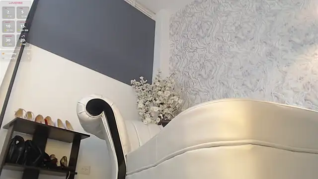 aura_sanders1 (F milf) - Spank cock with heels