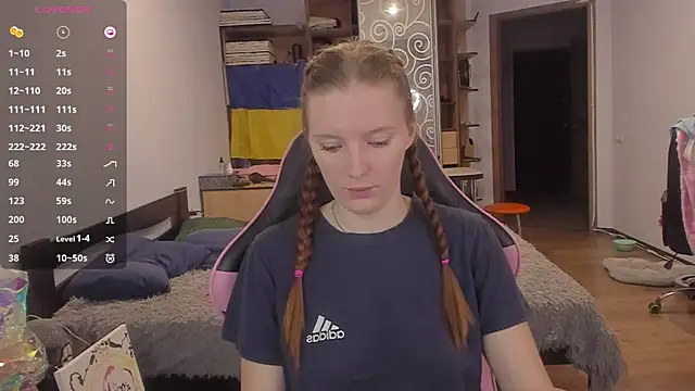 mary_blu (F young) - play with pussy with a big dick