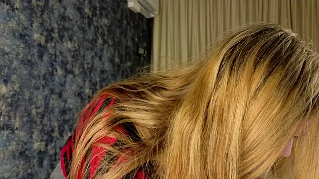 nightsaffron - NightSaffron's free webcam