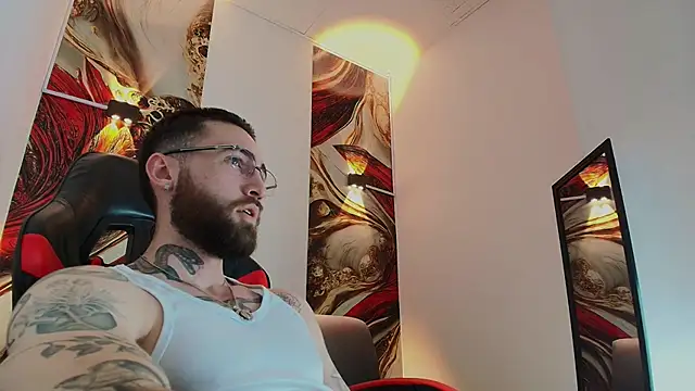 luke_davis01 (M young) - UNDERWEAR OFF LUKE! 😏