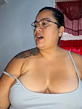 narnyalabella (F milf) - flash hairy pussy