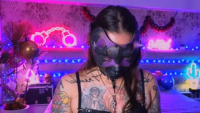 cool_freak_ (F milf) - ⚡doggy no panties wet pussy zoom