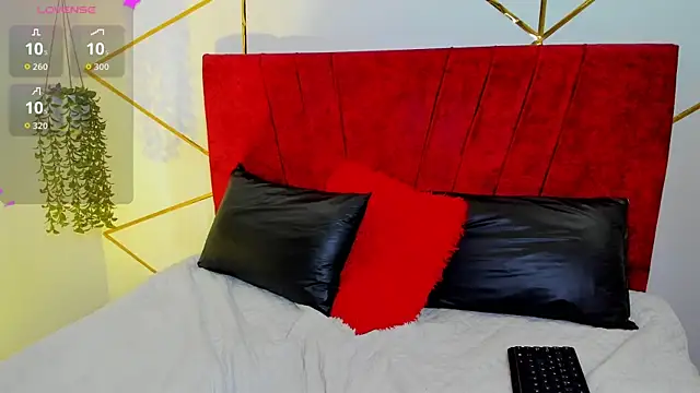 paris_evans_ (F young) - 🔥 Topless tease on camera