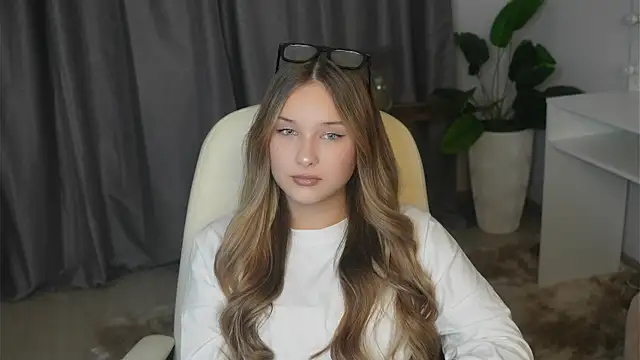 marinamarmolejo (F teen) - Stand up and show me better