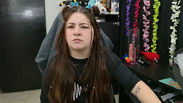 ann_bronw (F young) - Fuck pussy with dildo (cum)