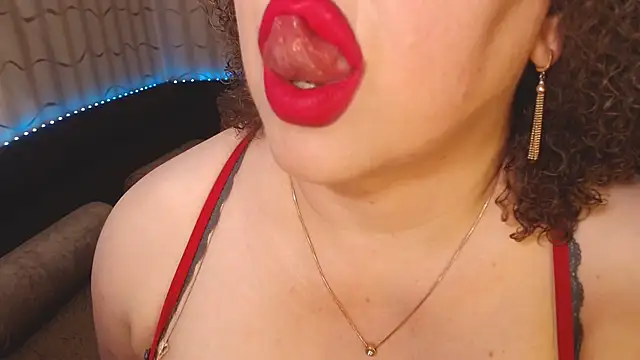 bustykatty - BustyKatty's free webcam