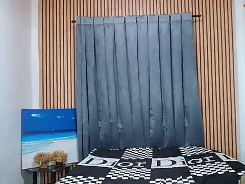 sexy_bella09 (T young) - lets have fun babe, surprise me