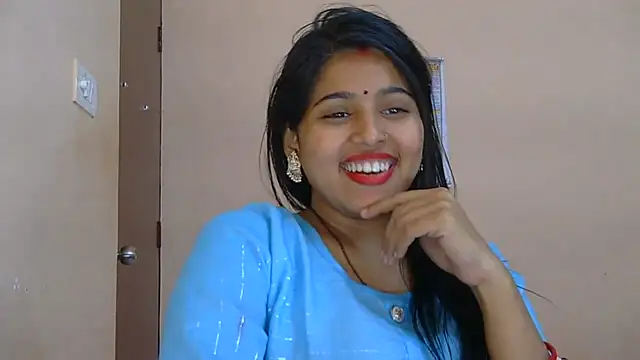Cute-Simmi69 Live Webcam on {site_name}
