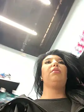 tisha_busty (F milf) - INSANE squirting all over the floor