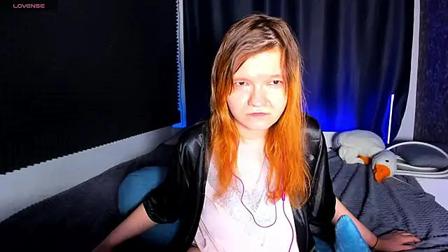 nora_lovvvv (F milf) - doggy pose naked