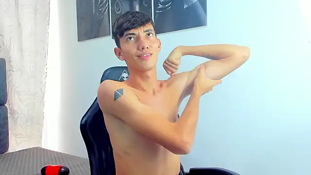 maikol_ortiz (M twink) - let's have fun and get naked