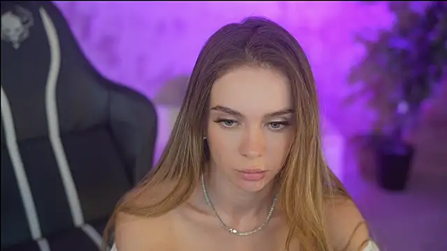 anabelka054 (F young) - ride dildo