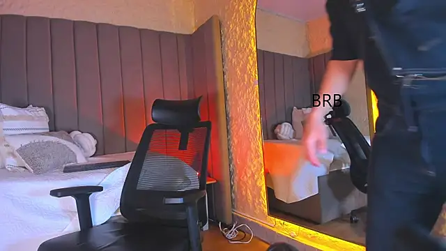 Benjamin_More live cam screenshot males on Gratis Show – Free Live Cams