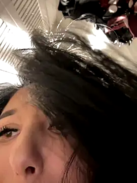 tisha_busty (F milf) - INSANE squirting all over the floor