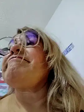 alexxiaamat (F mature) - big squirts in public