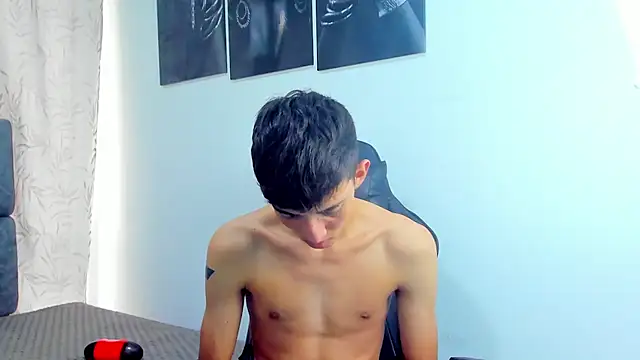 maikol_ortiz (M twink) - let's have fun and get naked