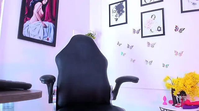 ariana_costa (F mature) - Use plenty of oil and masturbate with my