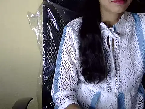 shazi_1 (F teen) - ''How am I looking in T-shirt today?''..