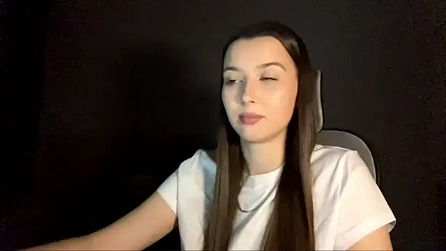 annie_smiie (F teen) - Play with boobies close up