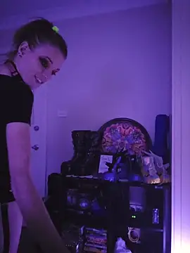 lonely_Cosplay_chick