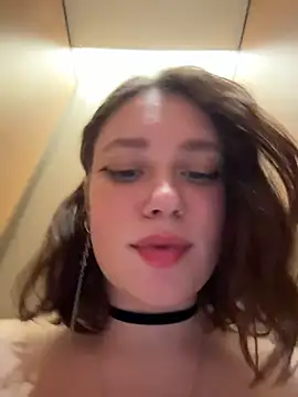 lucy-joy (F young) - INSERT slobb DILDO in WET pussy