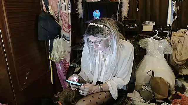 ombeline1 (Ask my age) - flogging 10 x