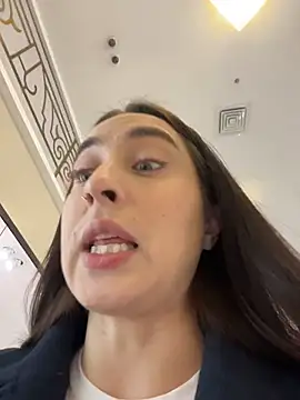 holly_play (F young) - Take off all clothes/massage inside puss