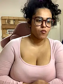 Curvydesifromgermany