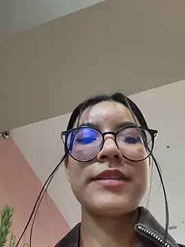 pretty_roxxyy (F teen) - Toy control UNTIL squirt in public