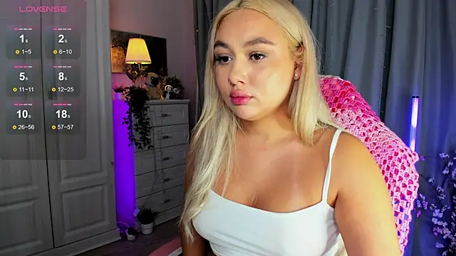 _loneve__ (F teen) - lift top and squeeze boobs